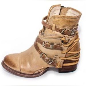 Freebird Crue in Natural/Tan size 8